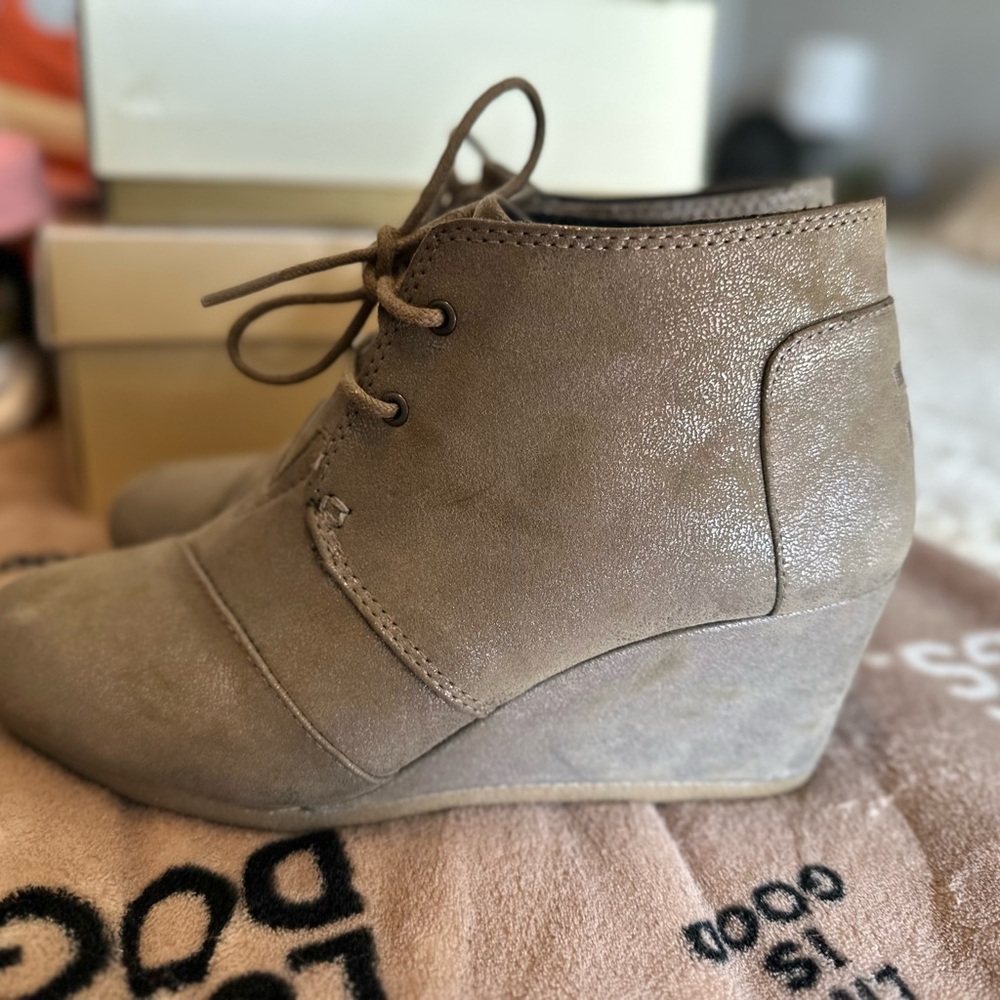 Toms Women's Tan Wedge Boots
